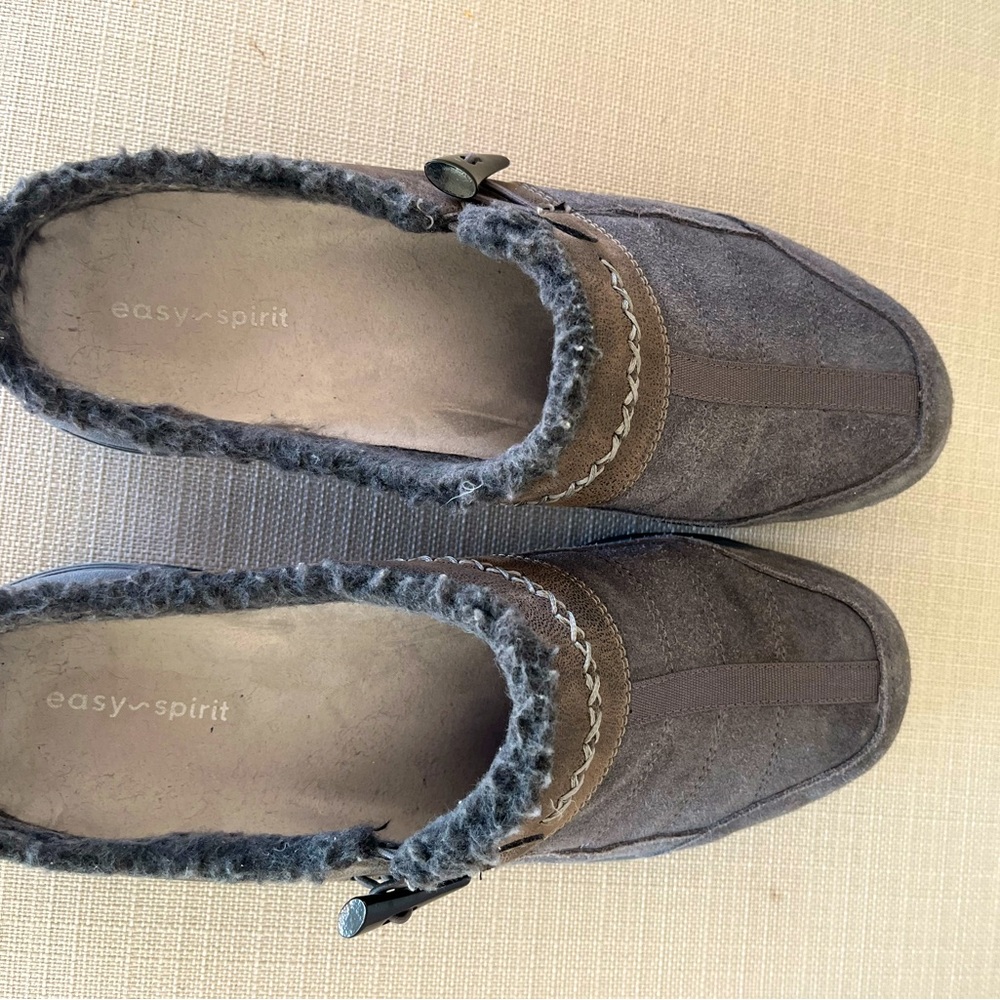 Womens easy spirit slip on
